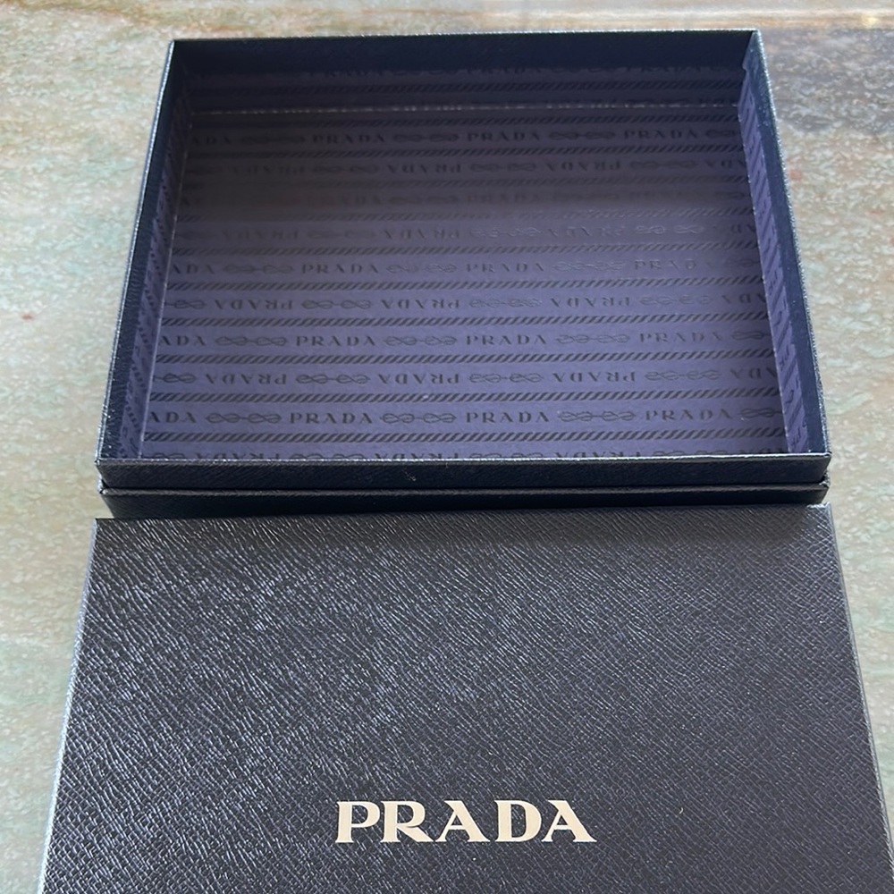 Prada Box - Picture 2 of 5